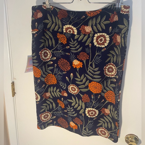 NWT Lularoe Cassie Pencil Skirt - Picture 2 of 6